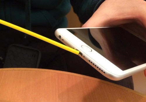 Iphoneも年末大掃除 きれいな状態で使い続けるためのお手入れ方法まとめ カミアプ Appleのニュースやit系の情報をお届け Iphoneも年末大掃除 きれいな状態で使い続けるためのお手入れ方法まとめ カミアプ Appleのニュースやit系の情報をお届け