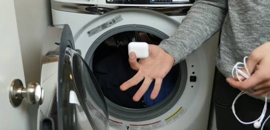 Airpodsは洗濯しちゃっても大丈夫 落下 水没テストの動画が公開 カミアプ Appleのニュースやit系の情報をお届け