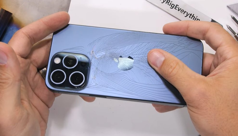 The iPhone 15 Pro Max Fails Durability Test: Back Glass Cracks Easily